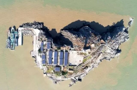 双登助力开山岛风光储能建设